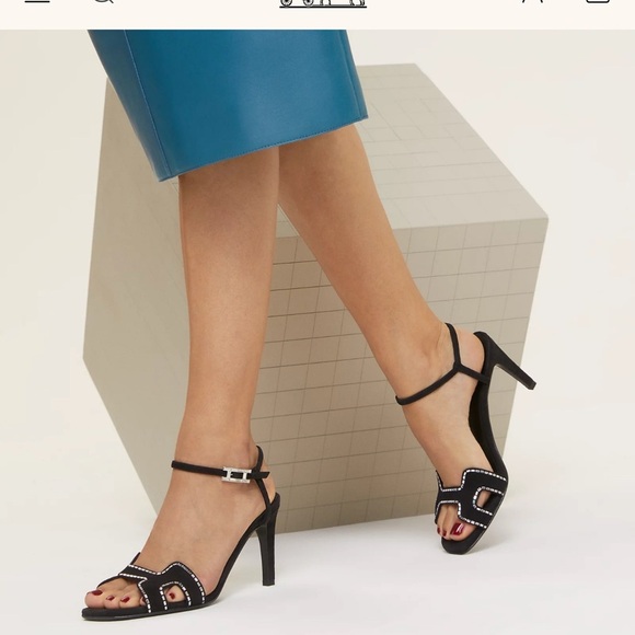 Elegant Black Strappy Heels - Picture 4 of 16